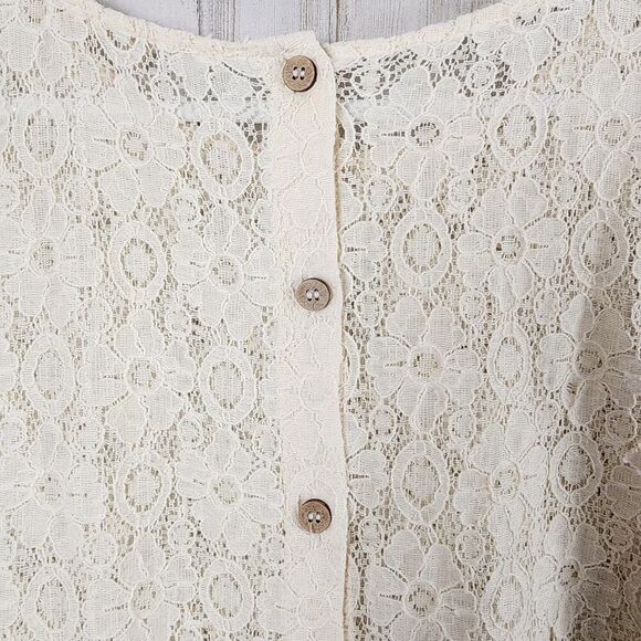 Altar'd State Floral Lace Fringe Top Biege Size Small - Picture 8 of 10